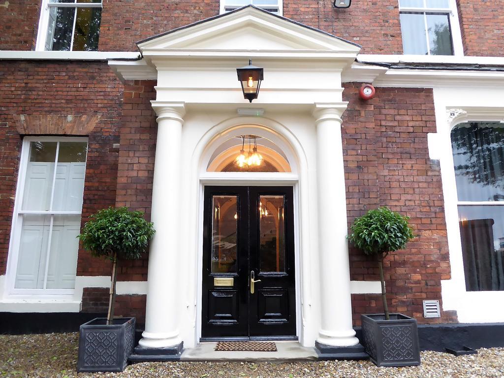 Claremont Apartments, Centre Apartment *