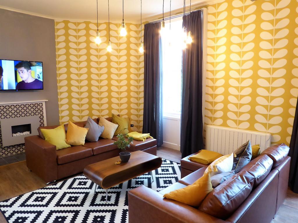 Claremont Apartments, Centre Apartment *
