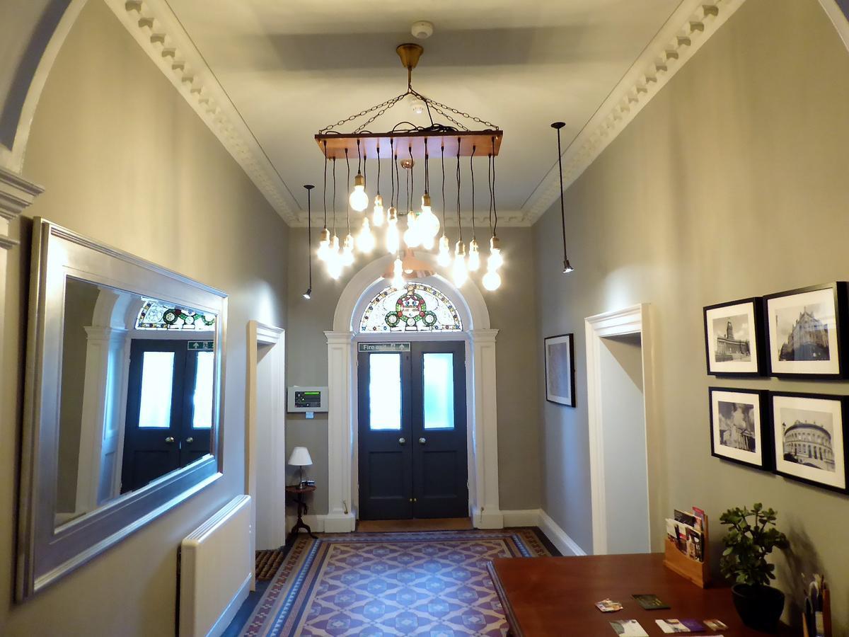 Claremont Apartments, Centre Apartment *